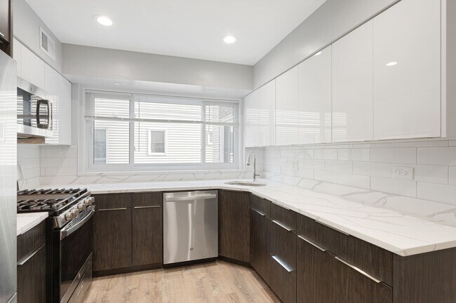 Interior Photo - The 2333 Lunt