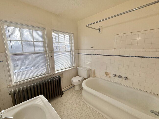 Building Photo - Massive 4 Bedroom, 2 Bath Brick Home