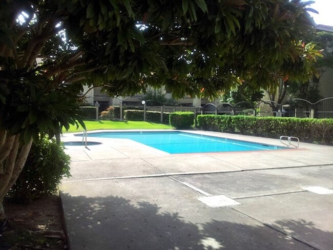 Building Photo - Nice 2 bed, 2 bath Condo with 1-Car Garage...