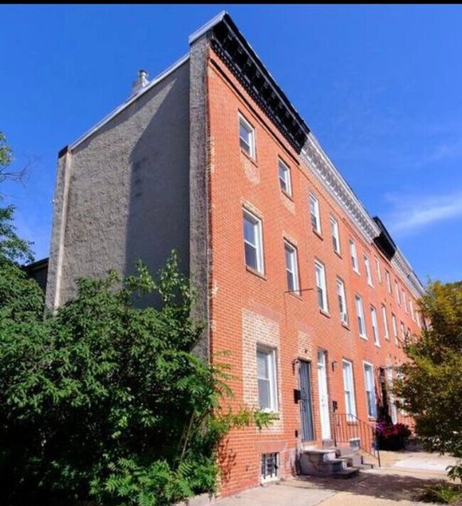 Primary Photo - 2028 E Fayette St