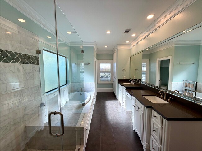 Building Photo - 2710 Nicholson St