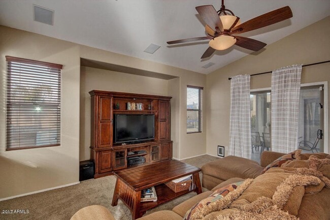 Building Photo - Gorgeous Chandler home with pool!