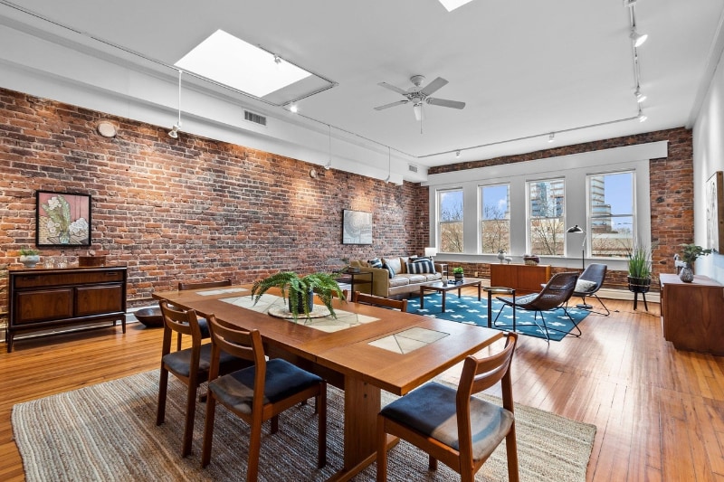 Building Photo - 323 W Main St