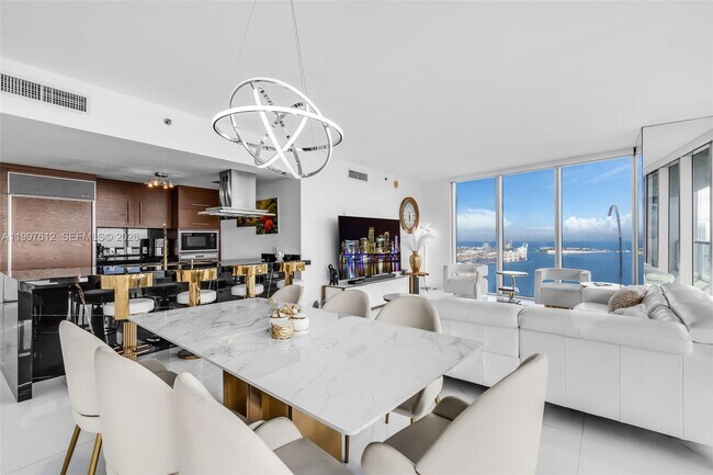 Building Photo - 495 Brickell Ave