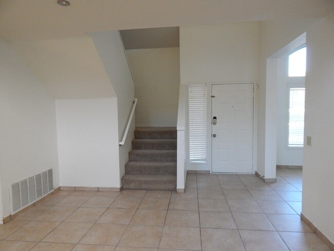 Building Photo - Stunning 4 Bedroom 3 Bath Home!!!