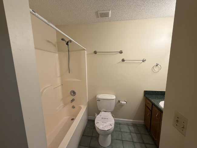 Building Photo - Home For Rent