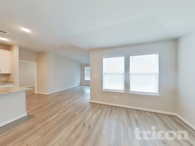 Building Photo - 13602 Paxton Blvd