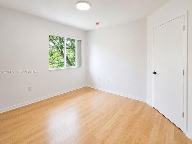 Building Photo - 15721 SW 137th Ave