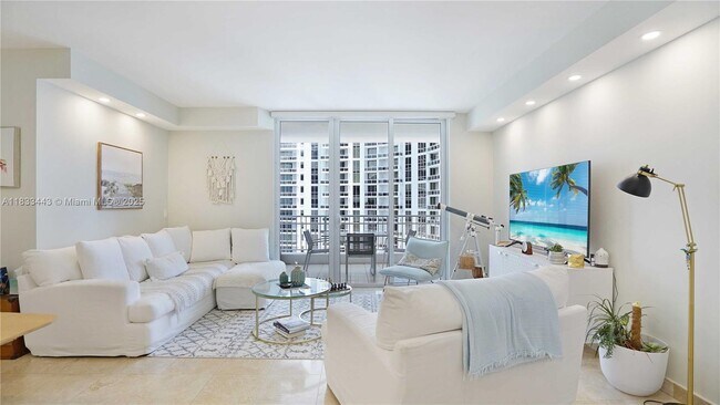 Building Photo - 801 Brickell Key Blvd