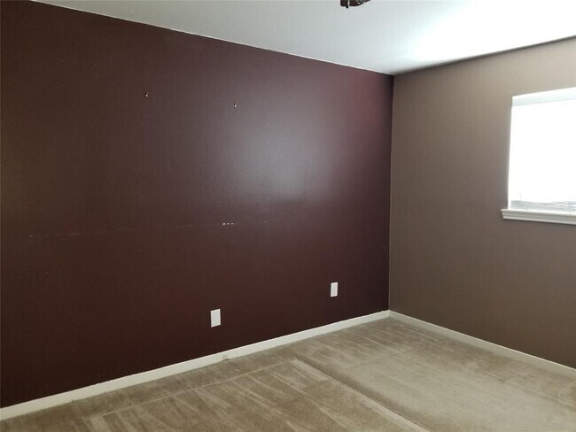 Building Photo - 10320 Longmont Dr