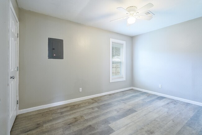 Building Photo - 4005 White St