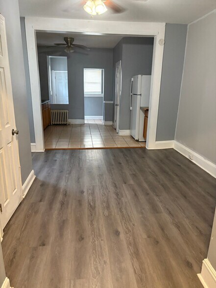 Building Photo - 54 N Morley St