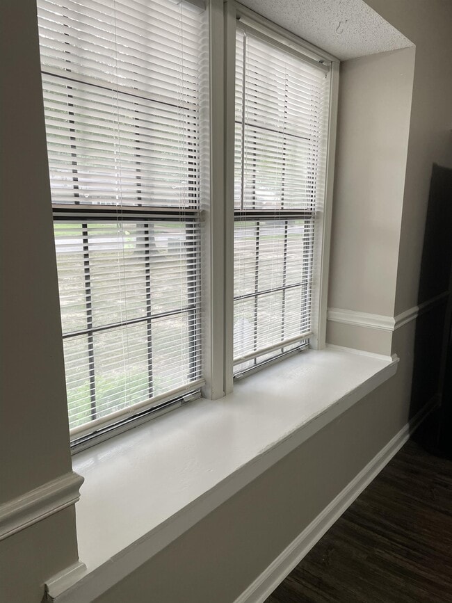 Building Photo - 1128 Verlington Dr