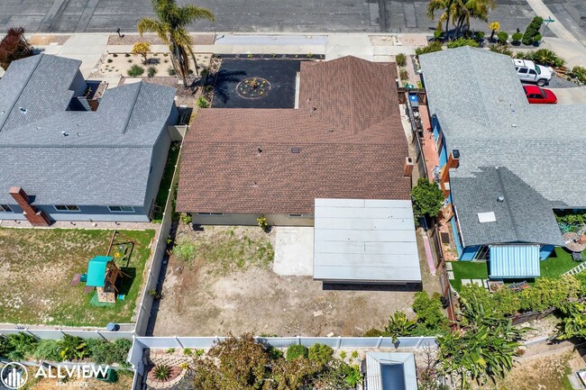 Building Photo - Fully Renovated 4-Bedroom Home with Firepl...