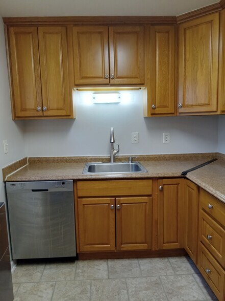 Building Photo - 202 Hosmer St