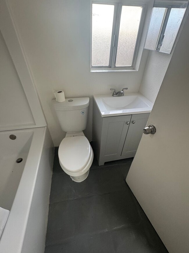 Building Photo - 4 Bed 2 Bath Home for Rent