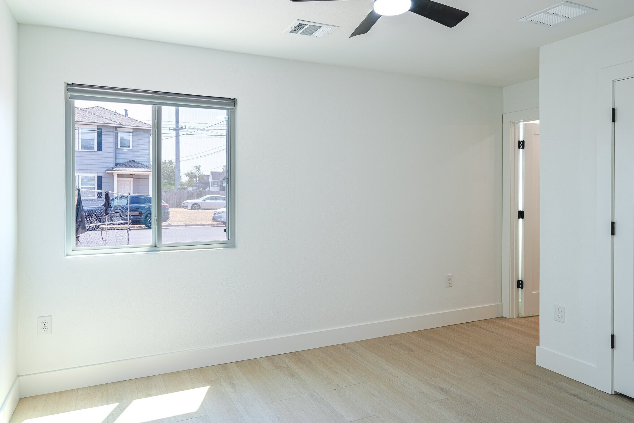 Building Photo - 1142 Mansell Ave
