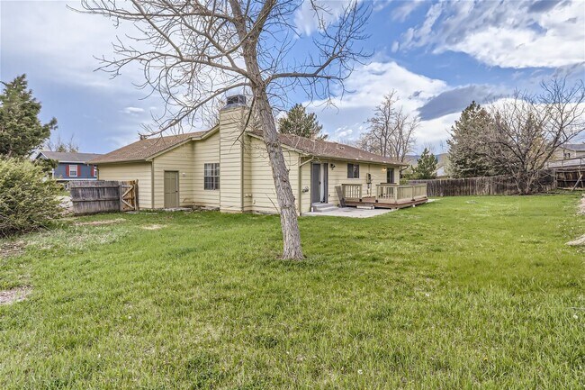 Building Photo - Spacious 5 Bedroom 2 Bath Single Family Home
