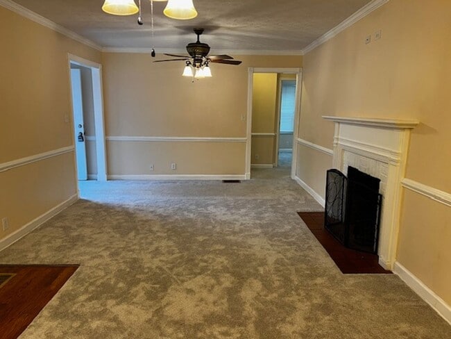 Building Photo - Maryville 37803 - Upstairs only -  4 & 1.5 baths - Contact Troy Adams (865) 233-6949