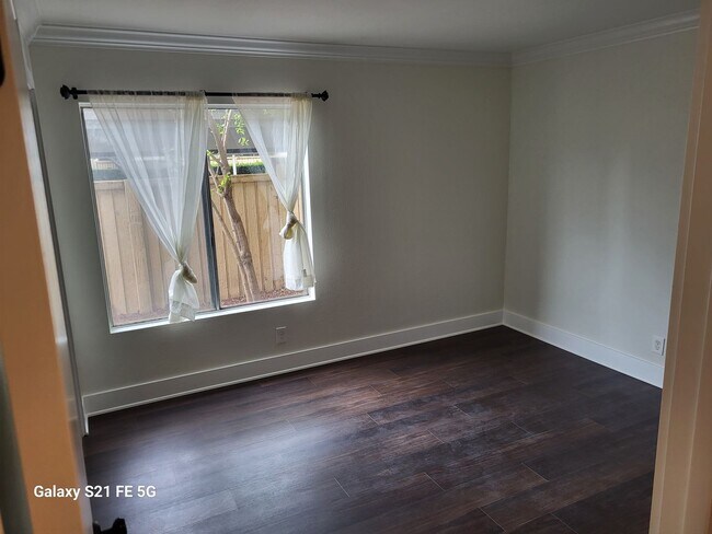 Building Photo - NEW PRICE REDUCTION!!! Beautiful Condo: 3 ...