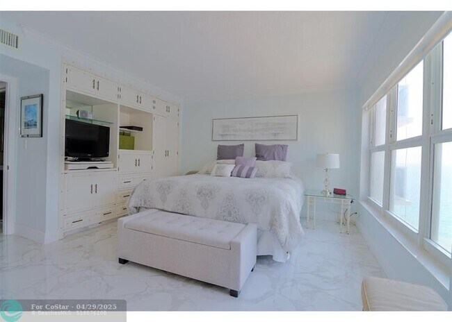 Building Photo - 3500 Galt Ocean Dr
