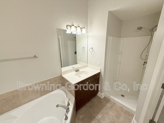 Building Photo - 1057 Woodbury Falls Dr