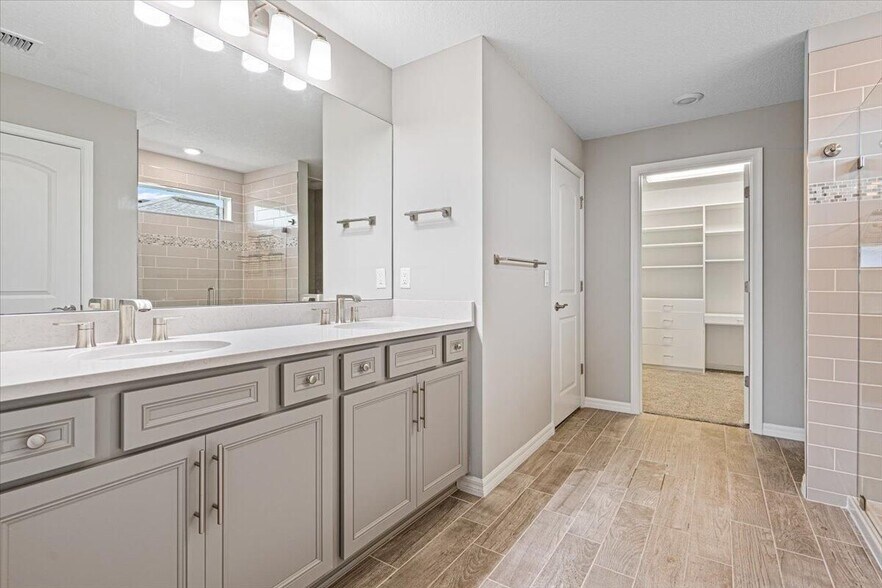 Building Photo - 10437 SW Captiva Dr