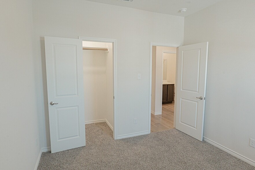 Building Photo - 2020 Saddle Wy