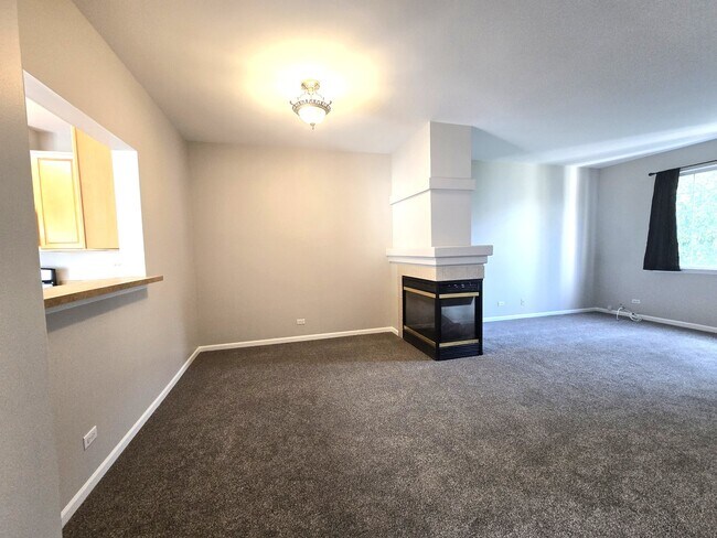 Building Photo - 652 S Rosehall Ln