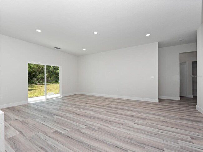 Building Photo - 560 Marion Oaks Golf Way