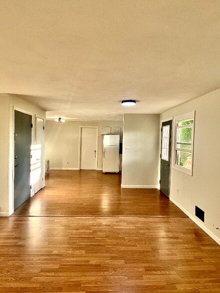 Primary Photo - 3003 Lake Rd N