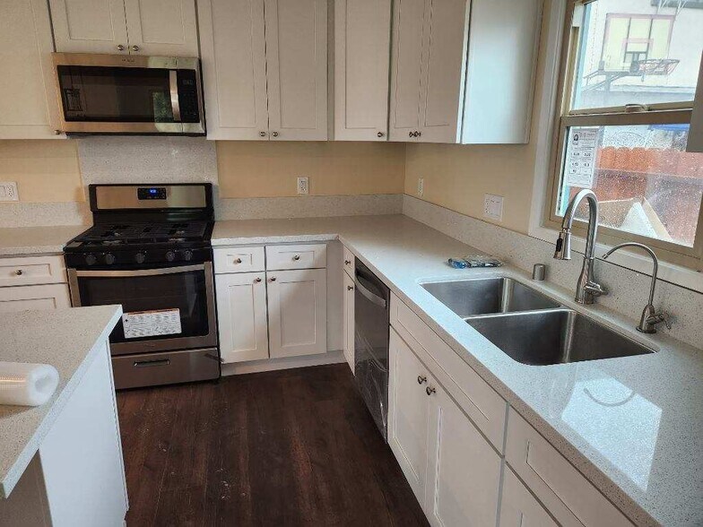 Building Photo - 914 N Olive St