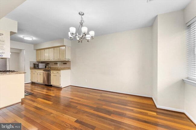 Building Photo - 5052 Cliffhaven Dr