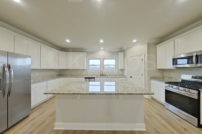 Building Photo - 3212 Rosehill Dr