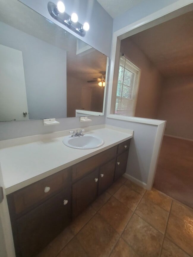 Building Photo - 4742 Belford Rd