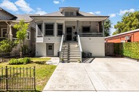 Building Photo - Updated Midtown Home