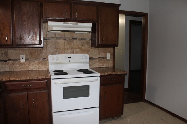 Building Photo - All Appliances!