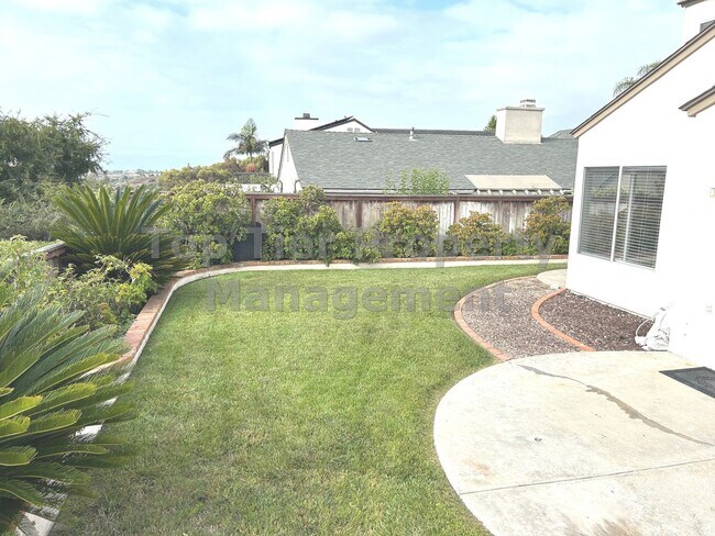Building Photo - ***Beautiful 3 bed / 2.5 bath House in a N...