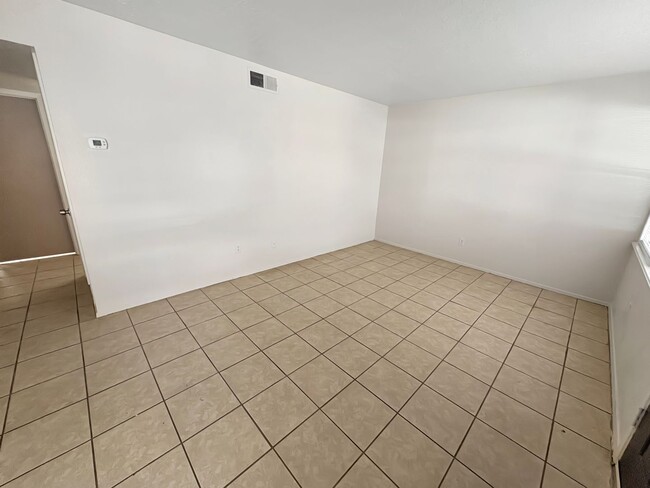 Building Photo - 703-709 W Calle Sur