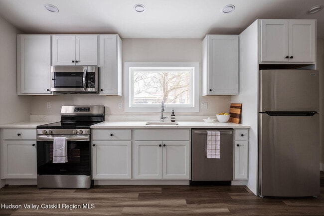 Building Photo - 3004 W Church St