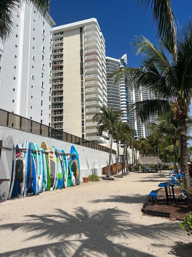 Building Photo - 6039 Collins Ave