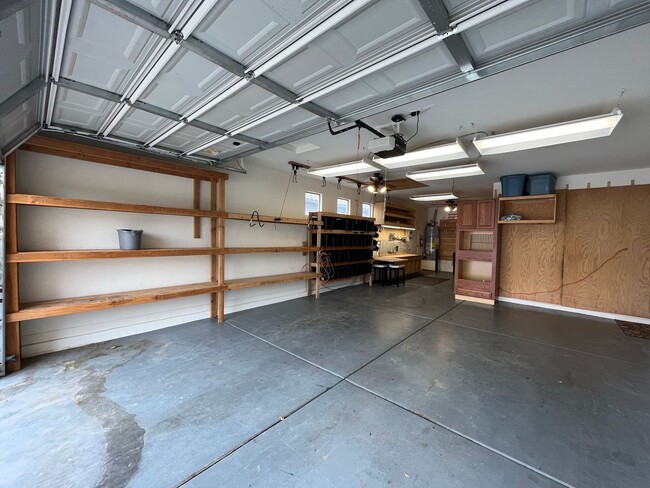 Building Photo - 5 Bedroom Home in the Montelena Neighborho...