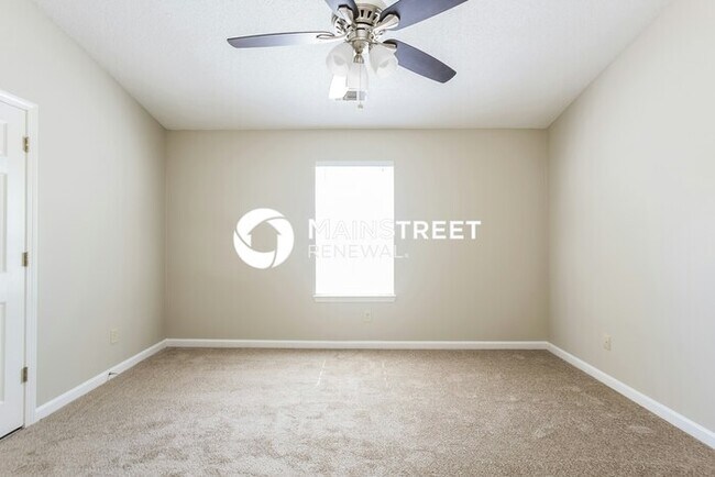 Building Photo - 3 Bedroom Pet-Friendly Home in Hampton, GA with Main Street Renewal