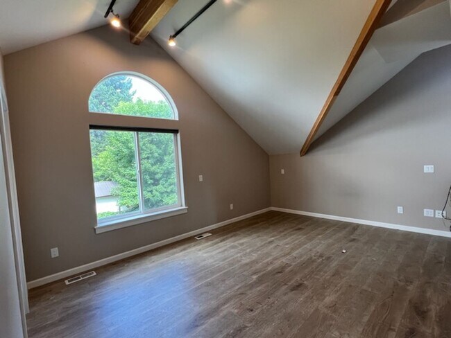 Building Photo - 215 W Whitman St