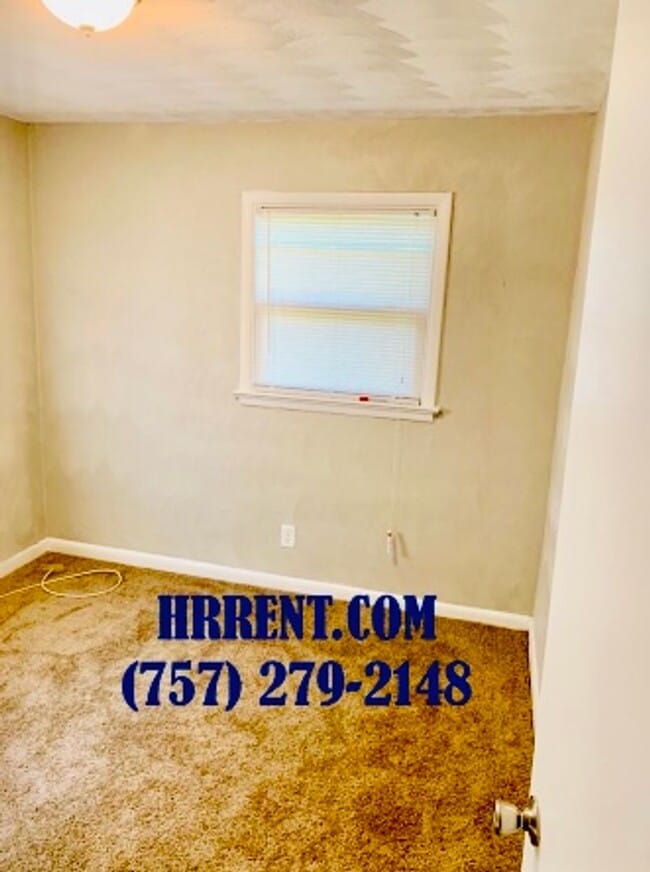 Building Photo - Beautiful 3 Bedroom 1.5 Bath Brick Home lo...