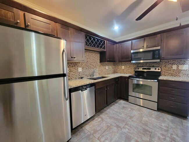 Building Photo - 12304 NW Fox Creek Drive