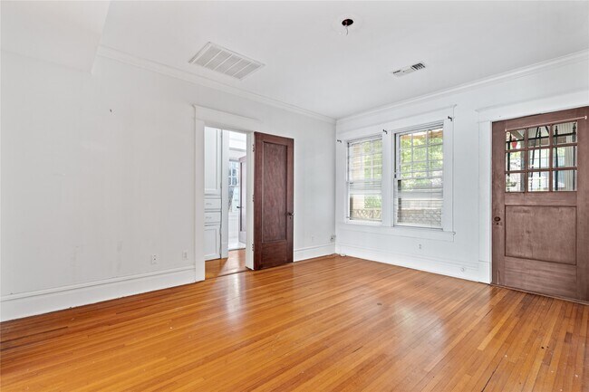 Building Photo - 806 Winbern St
