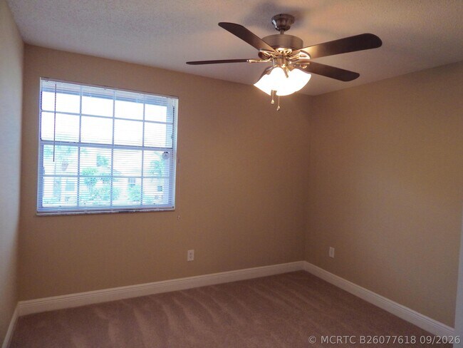 Building Photo - 10430 Buena Ventura Dr