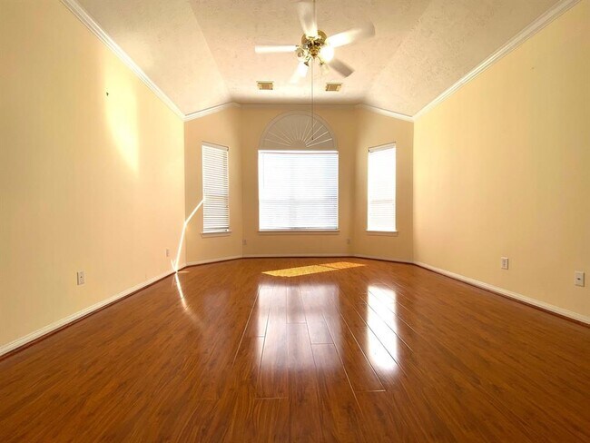 Building Photo - 14922 Cabin Run Ln