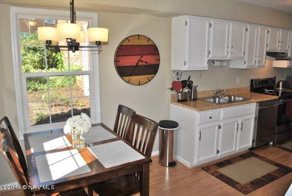 Building Photo - 313 Charles St